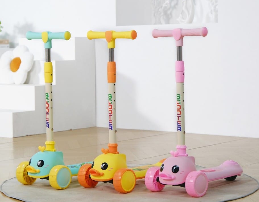 Duck LED 3-Wheel Scooter KidzlyKids